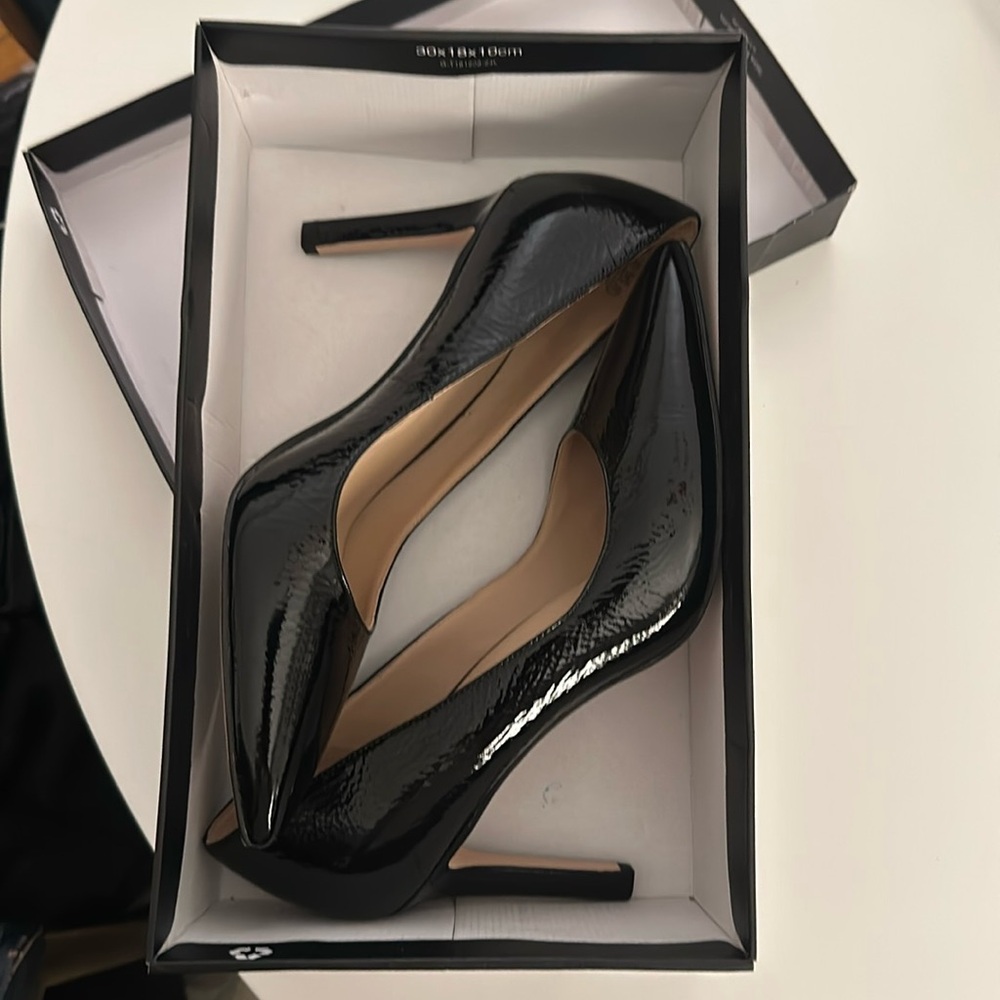 27 Edit Naturalizer Allana black patent heels